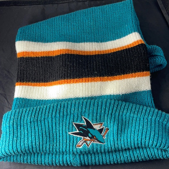 Reebok Accessories - Reebok Face off NHL San Jose sharks neck gaitor neck warmer